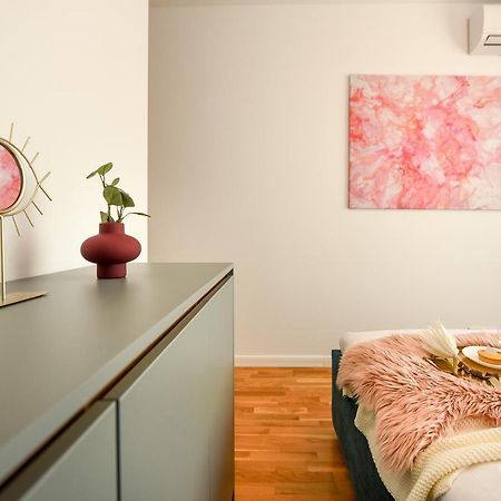 Eye Candy Romexpo 2-Bedroom With Free Parking Bukarest Exterior foto